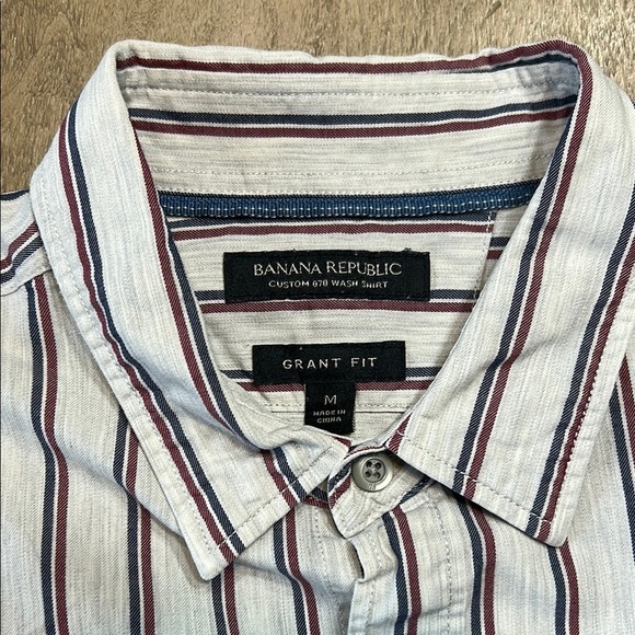 Banana Republic Grey with Maroon and Blue Casual Button Down Shirt - Picture 2 of 4